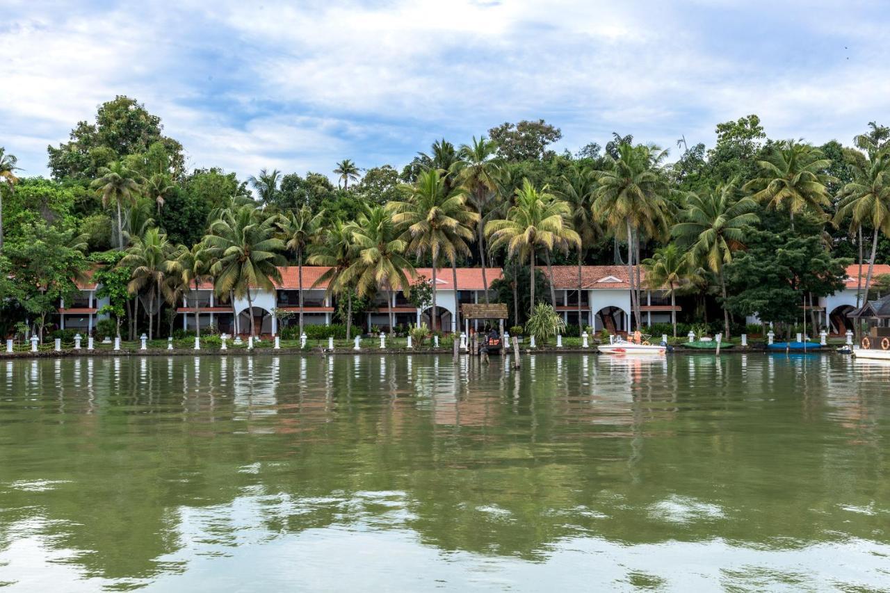 Hotel Club Mahindra Ashtamudi Nīndakara Exterior foto