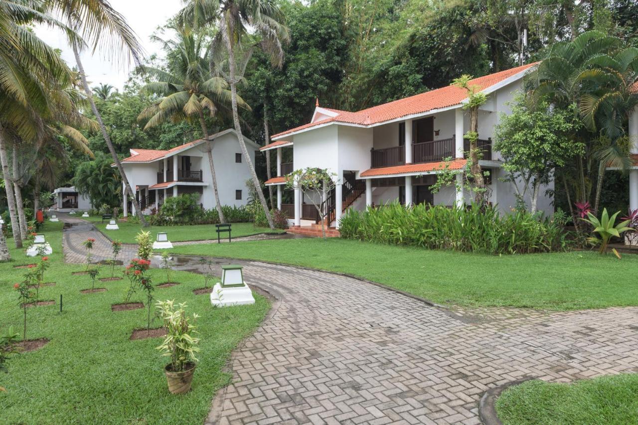 Hotel Club Mahindra Ashtamudi Nīndakara Exterior foto