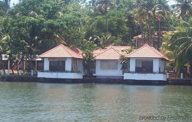 Hotel Club Mahindra Ashtamudi Nīndakara Exterior foto