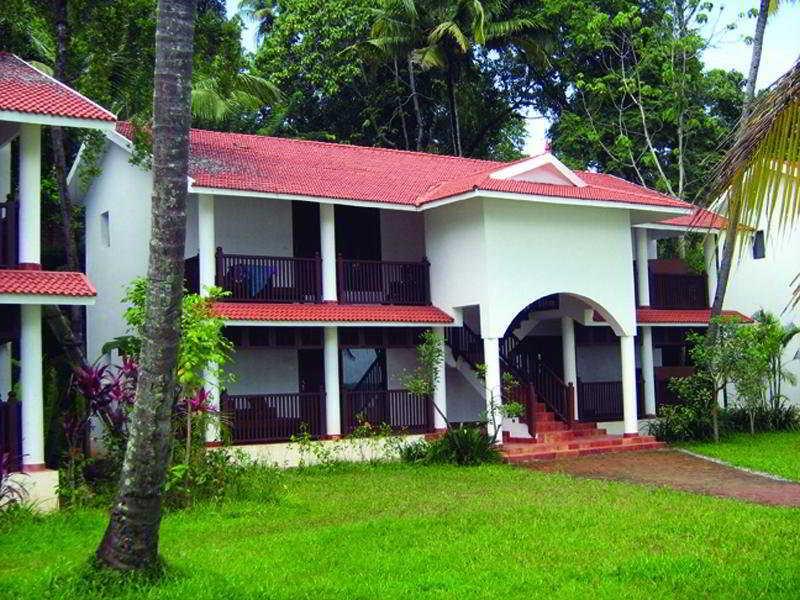 Hotel Club Mahindra Ashtamudi Nīndakara Exterior foto