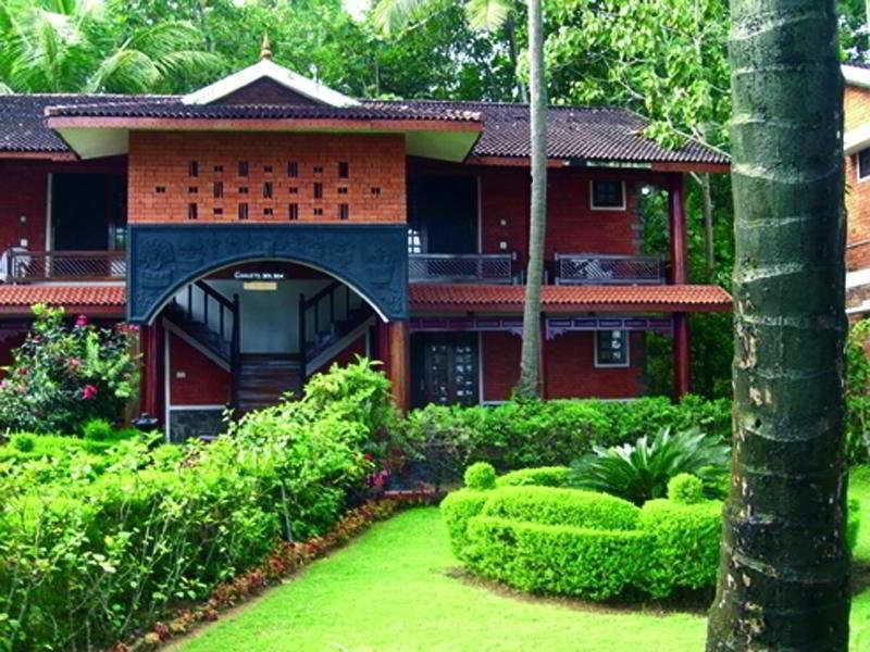 Hotel Club Mahindra Ashtamudi Nīndakara Exterior foto