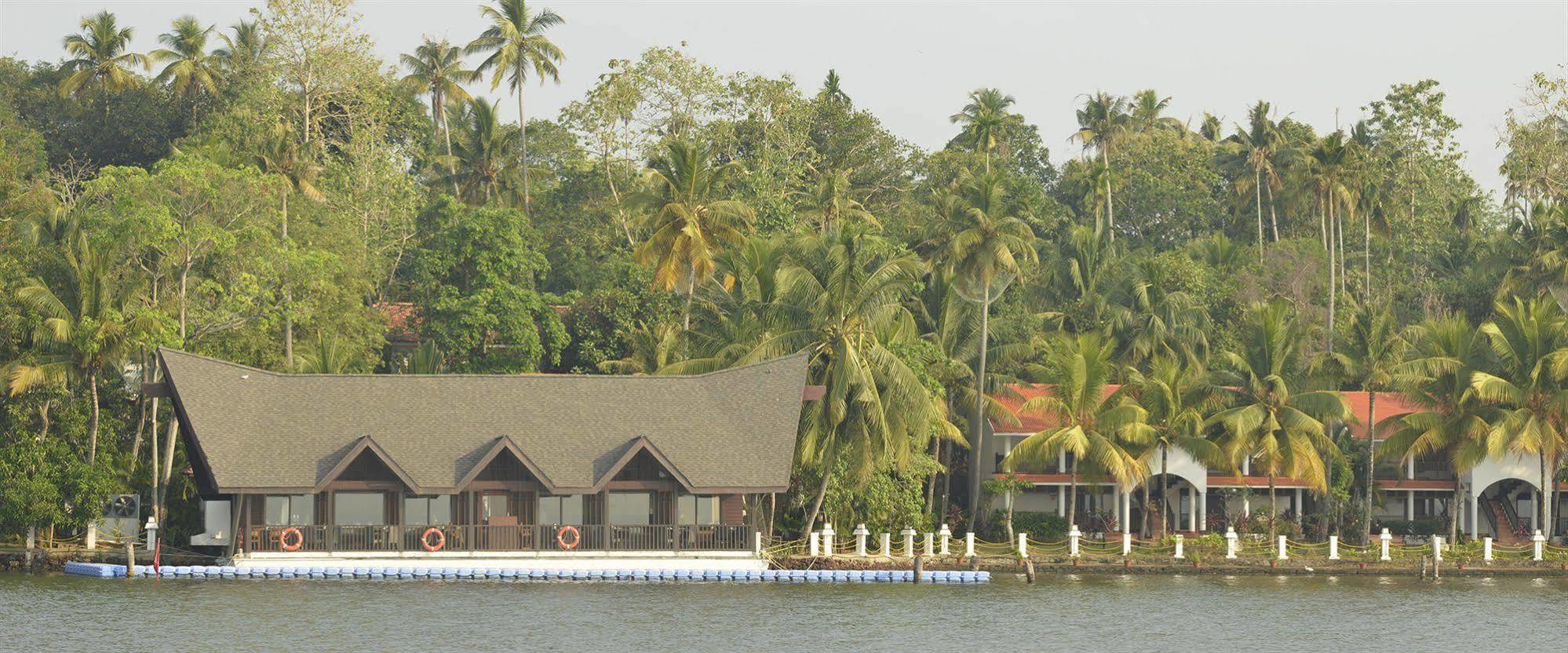 Hotel Club Mahindra Ashtamudi Nīndakara Exterior foto