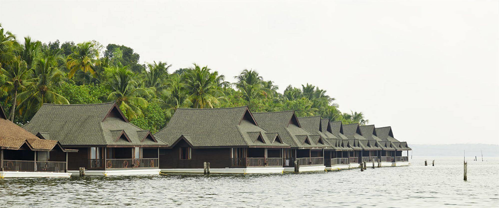 Hotel Club Mahindra Ashtamudi Nīndakara Exterior foto