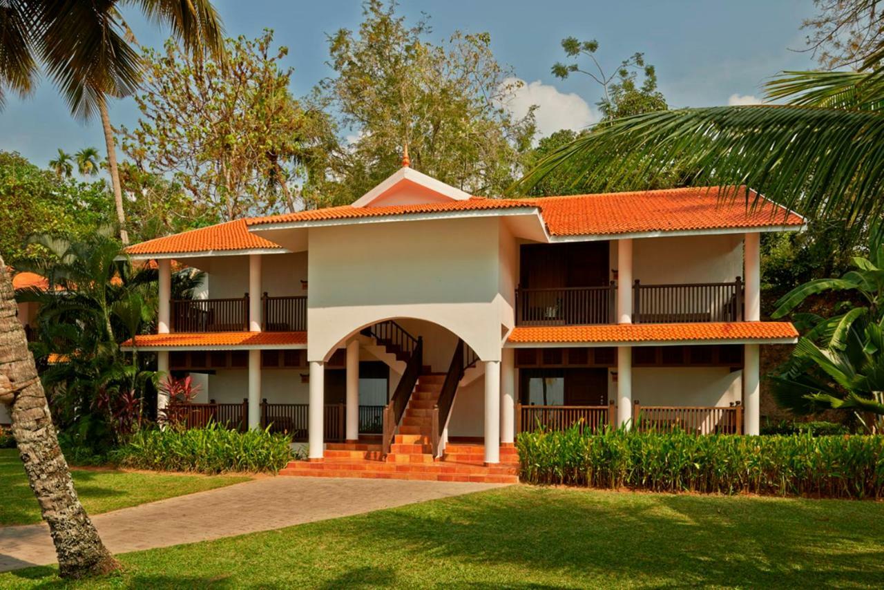 Hotel Club Mahindra Ashtamudi Nīndakara Exterior foto